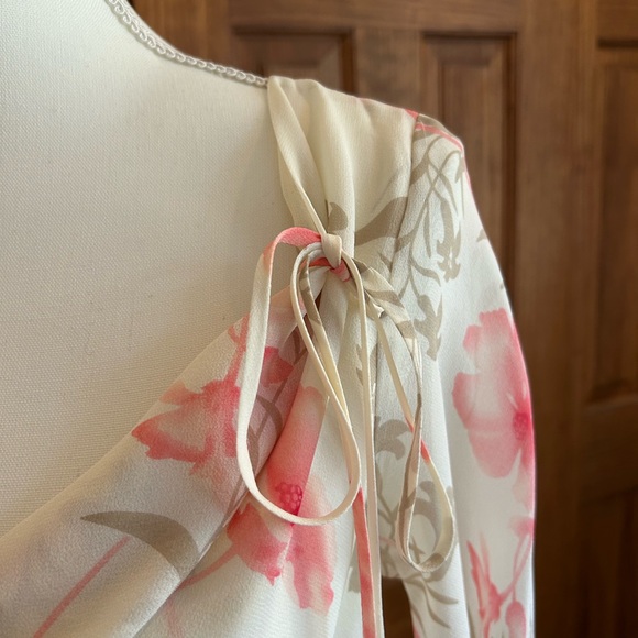 Banana Republic Cream and Pink Floral Blouse - Picture 3 of 11